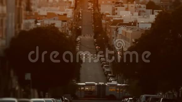 一条典型的旧金山街道视频的预览图