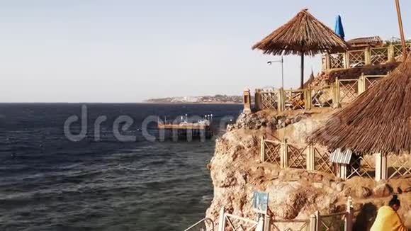 红海海岸度假村沙姆沙伊赫海滩和红海白天全景视频的预览图