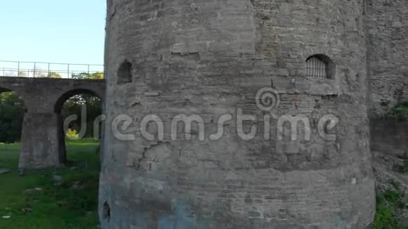 用复印机4K录像拍摄城外一座古堡视频的预览图
