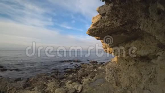 悬崖海边的美景视频的预览图