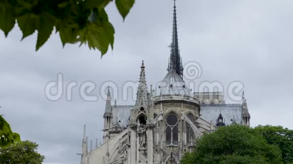 巴黎圣母大教堂夏季前往法国观光度假视频的预览图