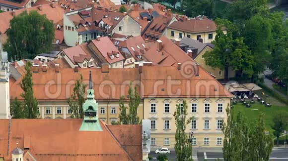 奥地利红色屋顶的老梅尔克镇旅游景点空中全景视频的预览图