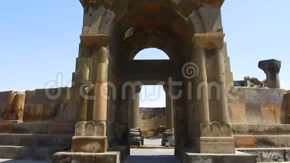 亚美尼亚Zvartnots神庙入口天界天使联合国教科文组织世界遗产视频的预览图