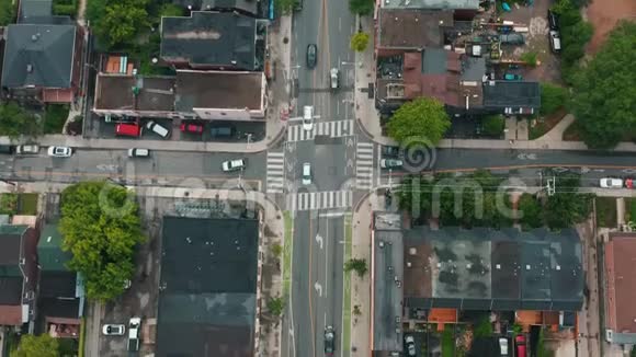 4K建立在多伦多市中心的十字路口视频的预览图