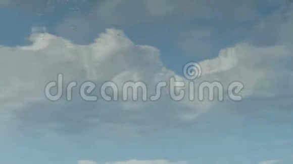 云映入江水视频的预览图