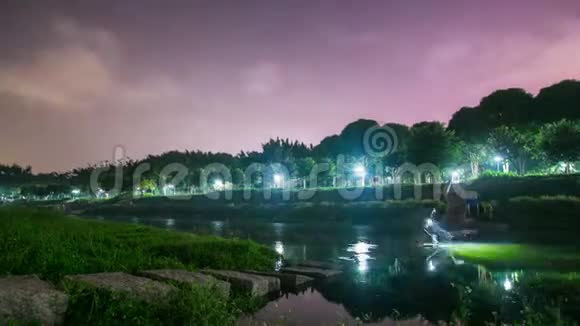中国公园夜间拍摄视频的预览图