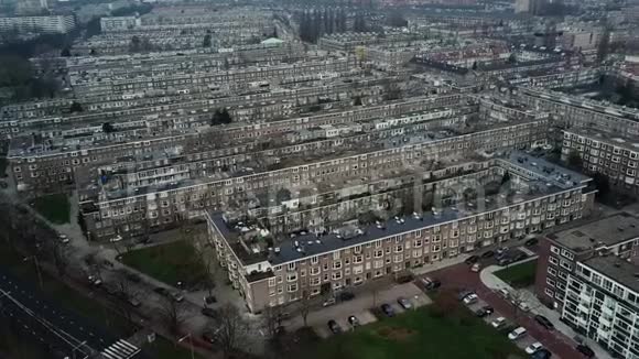 公寓楼的鸟瞰图荷兰阿姆斯特丹视频的预览图
