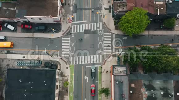4K建立在多伦多市中心的十字路口视频的预览图