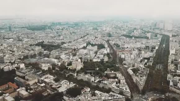从法国蒙帕纳斯地区看到的巴黎城市景观高空全景拍摄视频的预览图