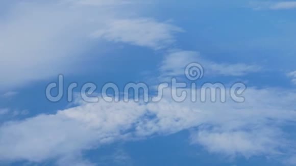 在云层上空飞行4K非CG镜头视频的预览图