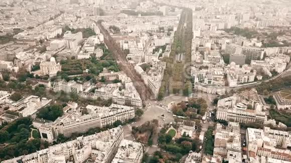 法国巴黎地下墓穴地铁轨道和城市景观的空中拍摄视频的预览图