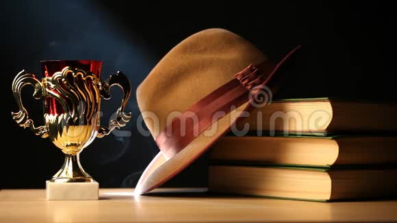金杯图书帽桌视频的预览图