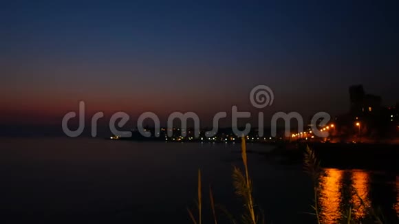 利古里亚海的景色宁静的夜晚奎多迪米尔地区利古里亚最美丽的地方之一视频的预览图