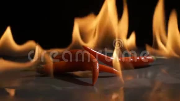 超级慢动作的胡椒和火焰视频的预览图