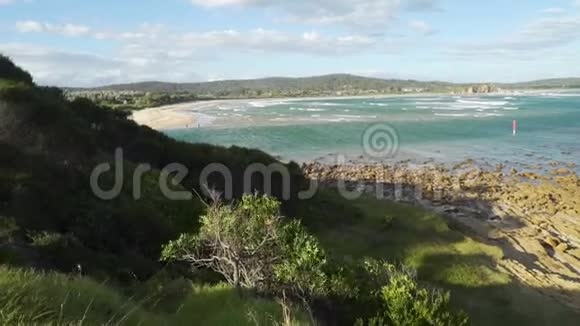 澳大利亚夏季日落时贝特曼斯湾全景视频的预览图