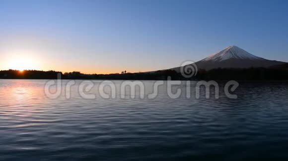 日本川口湖日出及富士山视频的预览图