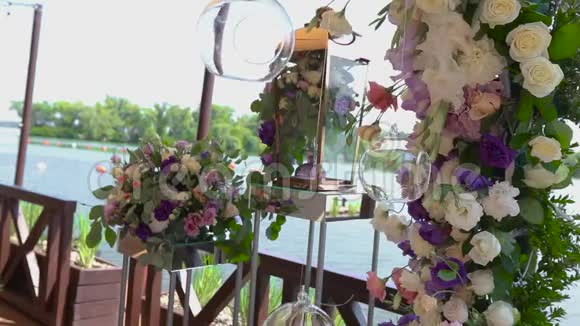 美丽的鲜花的婚礼装饰现代婚礼装饰视频的预览图