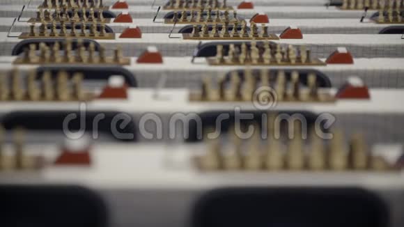 国际象棋比赛中的棋盘和数字视频的预览图