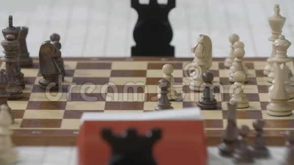 人们在锦标赛上下棋视频的预览图