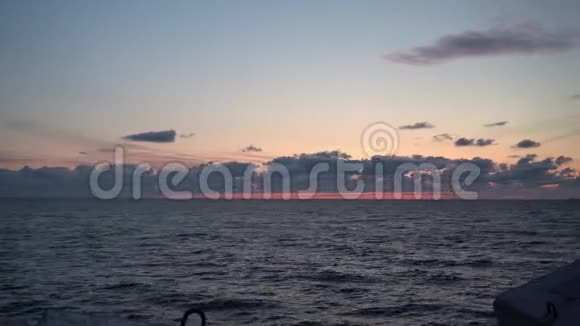 太阳落山时波罗的海天际线视频的预览图
