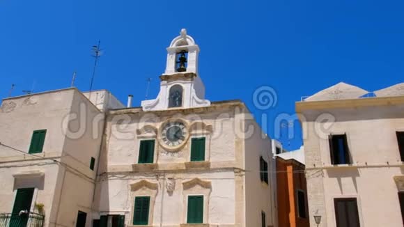 普罗尼诺镇老镇马特里斯教堂钟楼巴里阿普利亚意大利视频的预览图