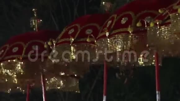 华丽的红色装饰筒在波纳姆视频的预览图
