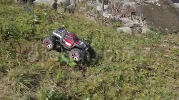 RC型赛车有遥控器的玩具视频的预览图