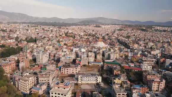 鸟瞰房屋和布达纳塔尼泊尔加德满都视频的预览图