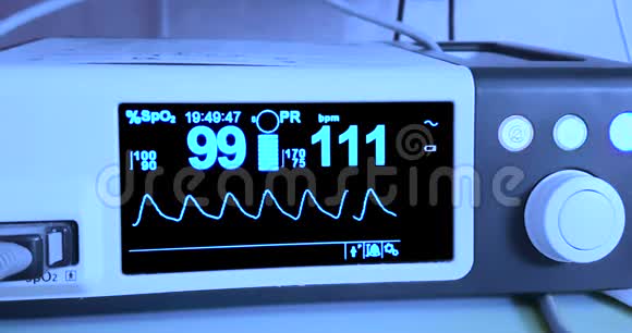医院外科手术室急诊心电图显示患者心率保健视频的预览图