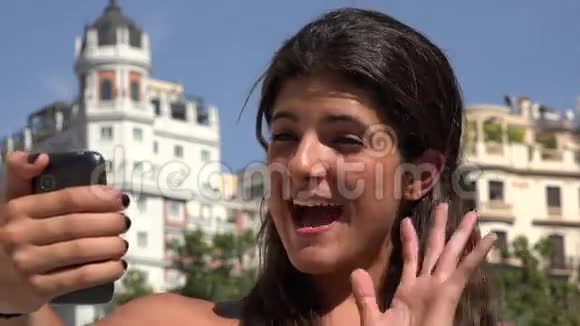 西班牙的旅游妇女赛尔夫视频的预览图