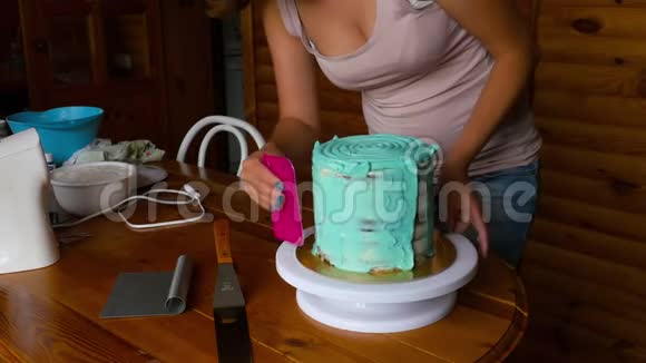 在家里做蛋糕视频的预览图