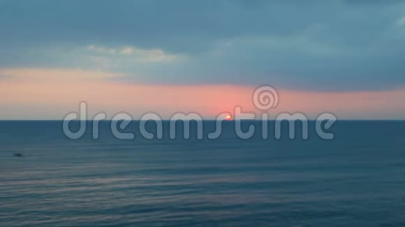 日落时美丽的海景视频的预览图