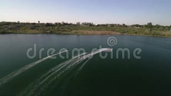 水上滑雪空中射击极限运动视频的预览图