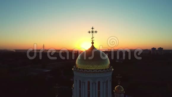 日落时分去教堂基督教视频的预览图