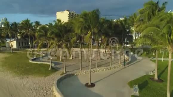 迈阿密海滩和市中心城市天际线鸟瞰图视频的预览图
