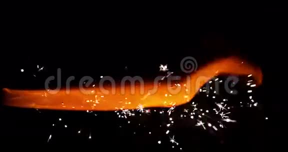 火焰和闪烁的蜡烛视频的预览图