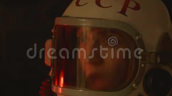 痛苦中的苏联宇航员视频的预览图