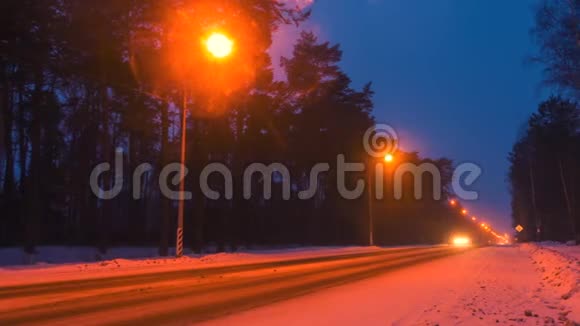 夜间冬季公路路夜景高速公路速度概念视频的预览图