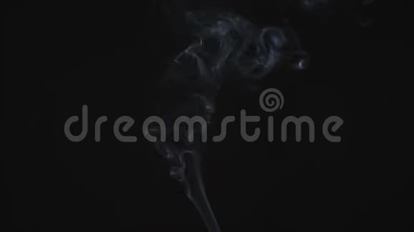 香烟烟雾飘散视频的预览图
