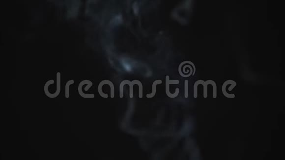 香烟烟雾飘散视频的预览图