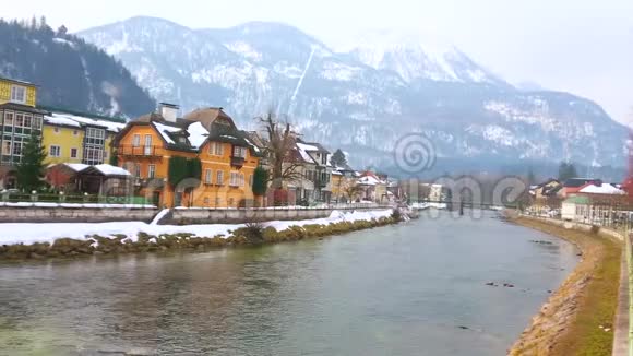 奥地利BadIschl特劳恩河沿岸的村庄视频的预览图