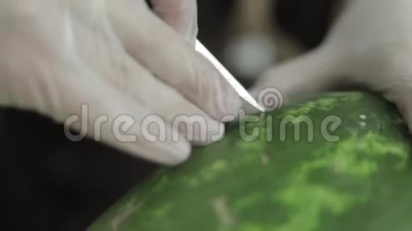 水果雕刻水果装饰雕刻视频的预览图