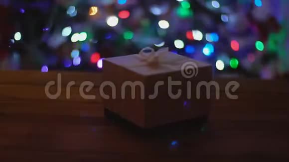 圣诞树背景礼盒视频的预览图