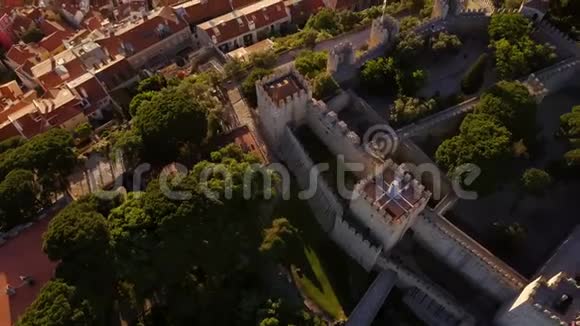 空中观景葡萄牙里斯本圣乔治堡视频的预览图