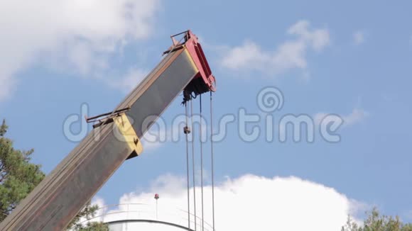 建筑起重机的吊杆视频的预览图