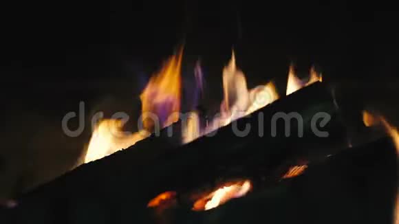 营火营火夏季燃火视频的预览图