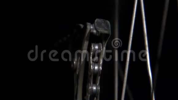 链条贯穿自行车齿轮视频的预览图