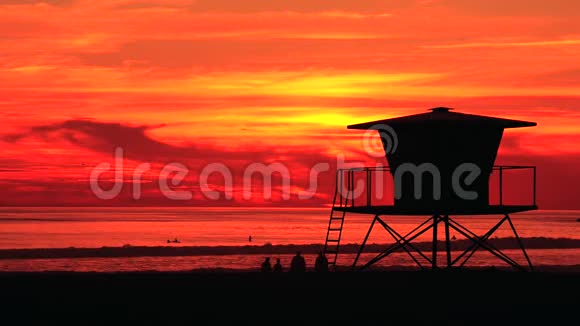 加利福尼亚海滩日落沙滩救生员木塔视频的预览图