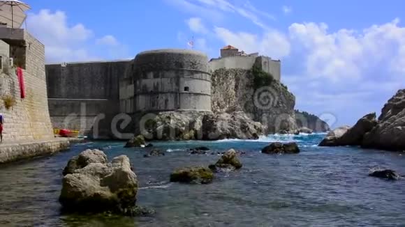 Dubrovnik克罗地亚老城城堡墙海岸线静态射击视频的预览图