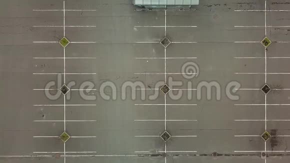 空停车场空中视频的预览图